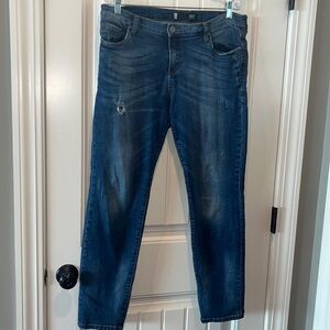 Kut from the Kloth stretch Denim jeans size 12
distressed